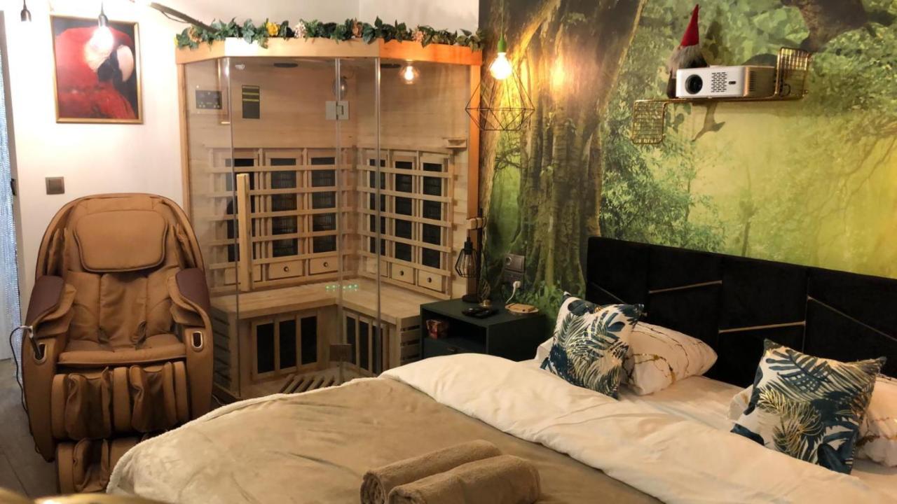 Wola Wyjatkowe: Luxe Studio with Jacuzzi, Sauna & Prosecco Warsaw Exterior photo