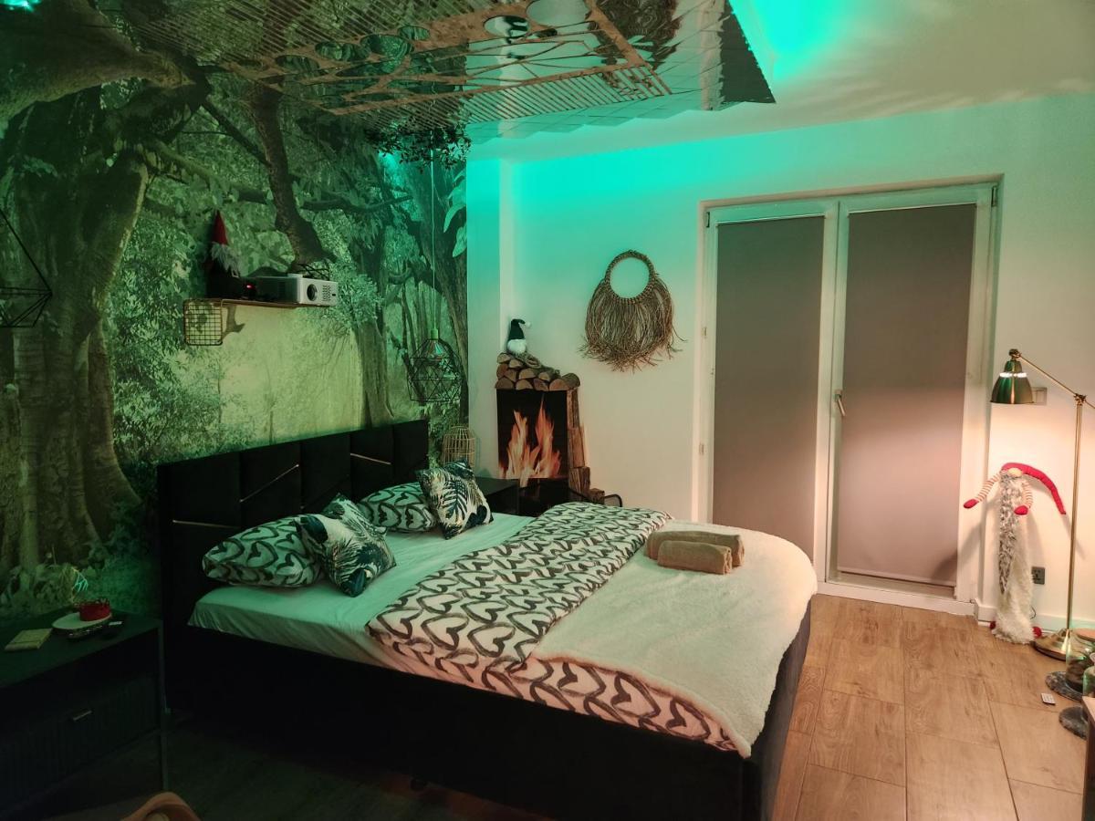Wola Wyjatkowe: Luxe Studio with Jacuzzi, Sauna & Prosecco Warsaw Exterior photo