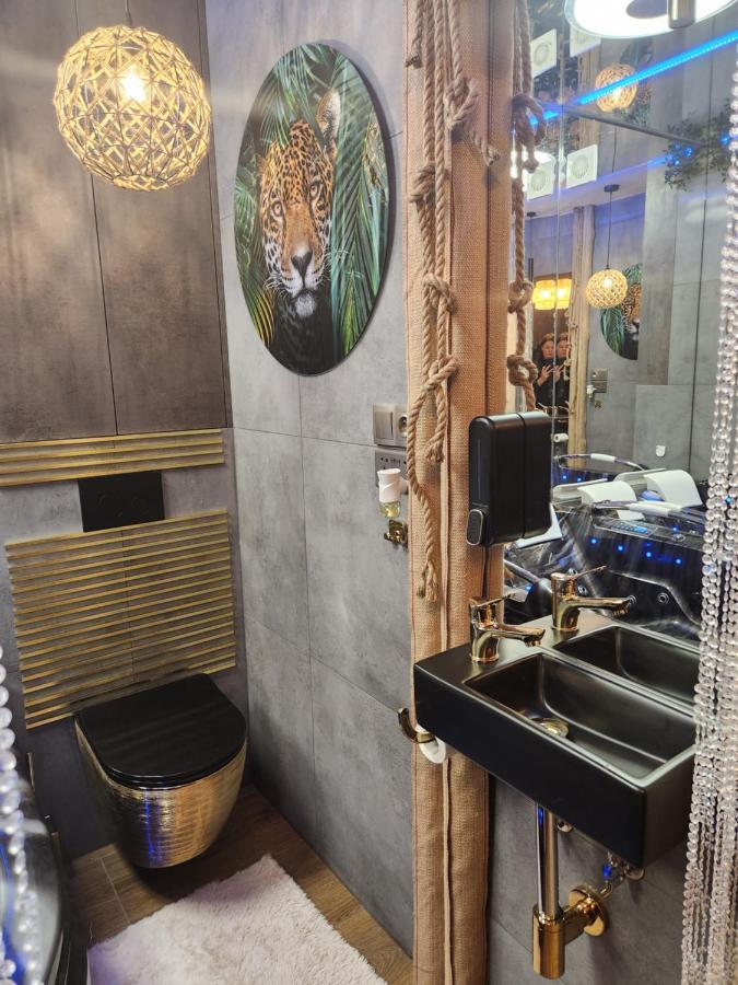 Wola Wyjatkowe: Luxe Studio with Jacuzzi, Sauna & Prosecco Warsaw Exterior photo