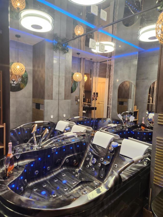 Wola Wyjatkowe: Luxe Studio with Jacuzzi, Sauna & Prosecco Warsaw Exterior photo