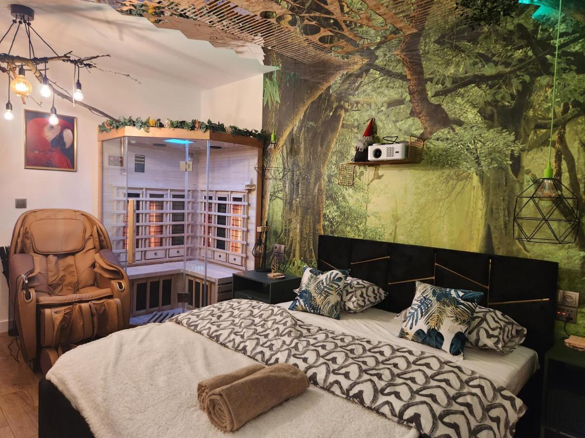 Wola Wyjatkowe: Luxe Studio with Jacuzzi, Sauna & Prosecco Warsaw Exterior photo